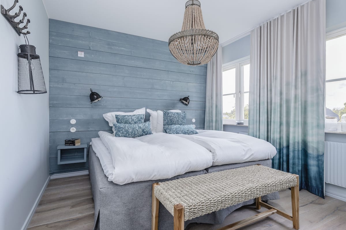 junior suite | down duvets, in-room safe, desk, blackout curtains