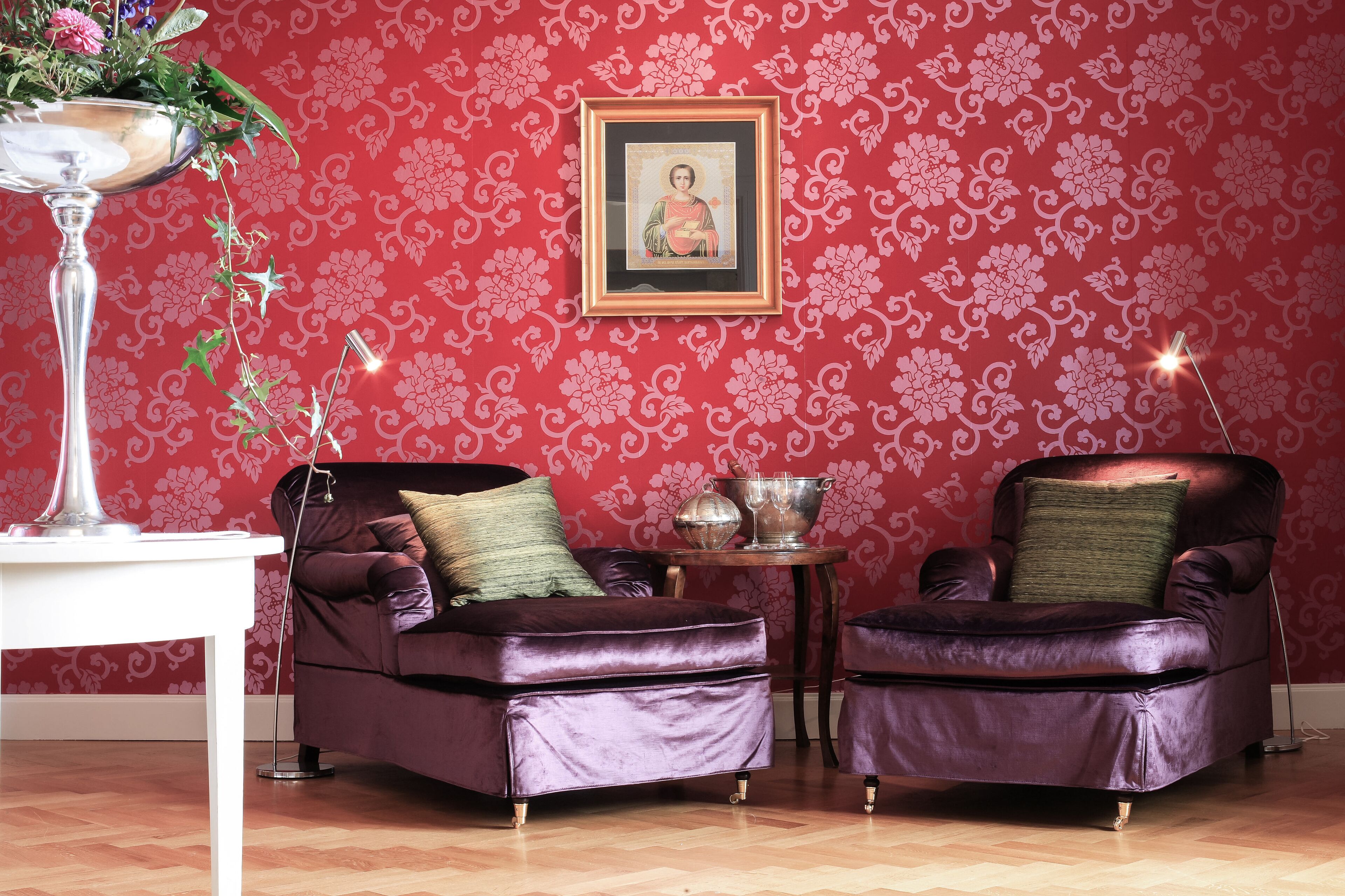 suite | living area | flat-screen tv