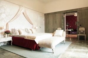 Suite | Minibar, in-room safe, desk, blackout drapes