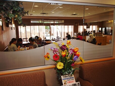 Best Western Plus Pembina Inn Suites - Image 3