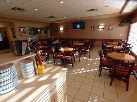 Best Western Plus Pembina Inn Suites - Image 32