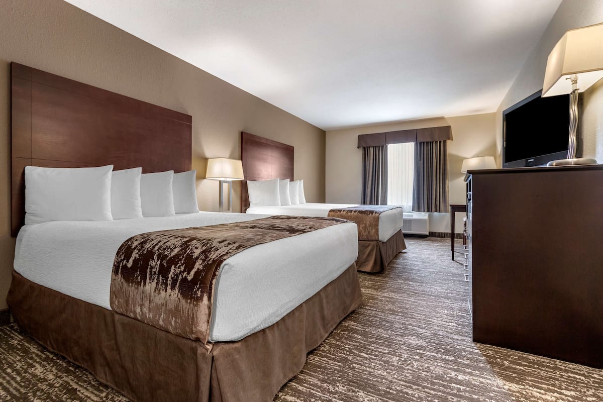 1 bedroom, hypo-allergenic bedding, laptop workspace, blackout curtains