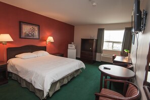 Standard Room, 1 Queen Bed | 1 bedroom, in-room safe, desk, soundproofing