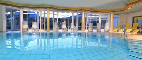 Een sauna, een stoombad, lichaamsbehandelingen, hotstone-massages