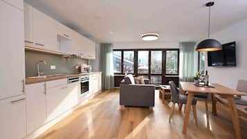 2-Raum Familienapartment, 1 Doppelbett, separates Nebengebรคude, ohne Hotelservices | ๊ฐ์ค ๋ด ๊ธ๊ณ , ์ฑ
์, ๋
ธํธ๋ถ ์์
๊ณต๊ฐ, ์๋ง ์ปคํผ