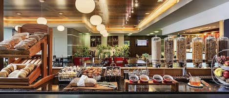 Aamiainen, lounas ja illallinen