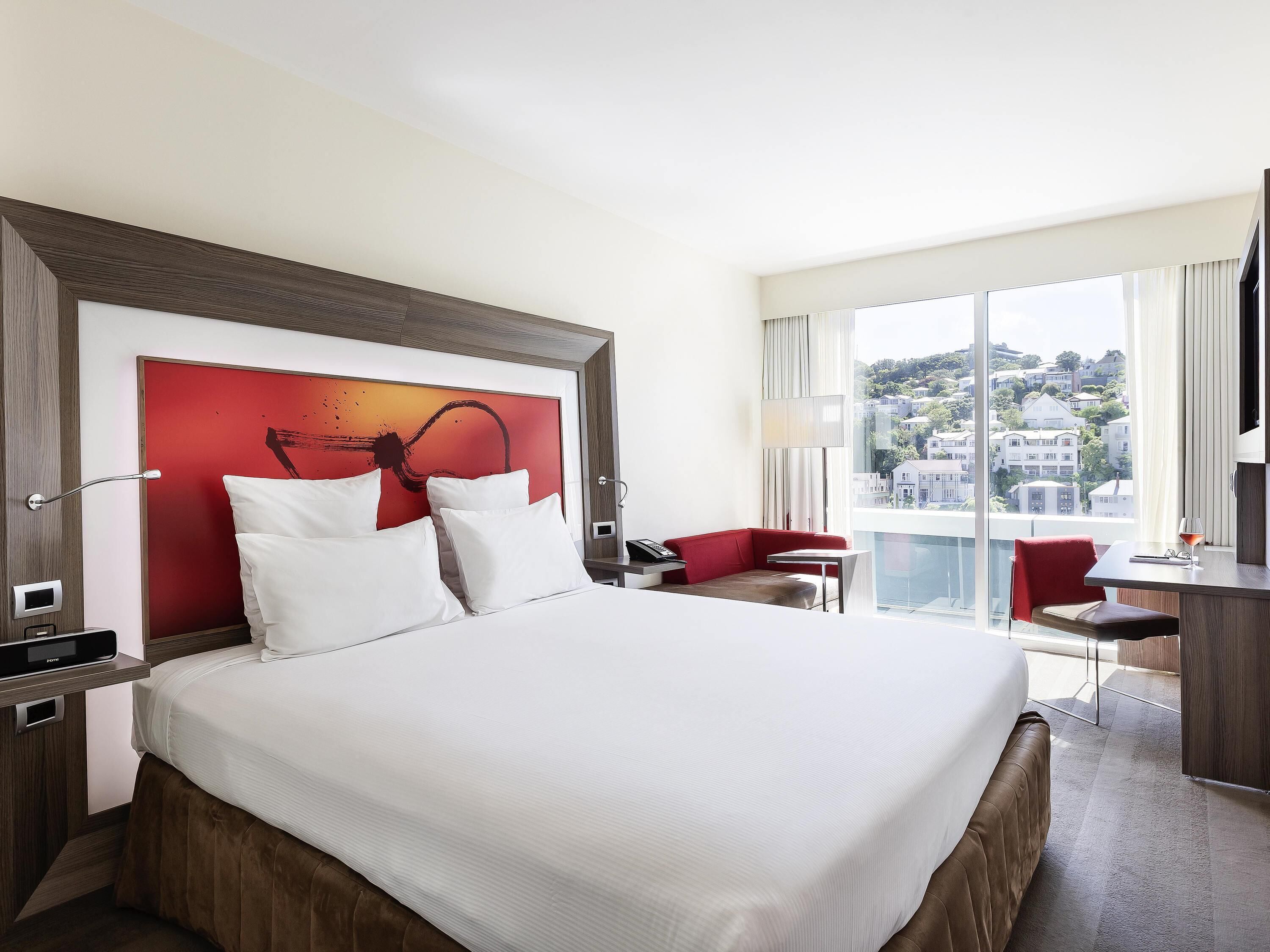 Habitación superior, 1 cama King size | Ropa de cama de alta calidad y caja de seguridad en la habitación 
