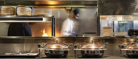 Déjeuner, dßner et souper servis sur place