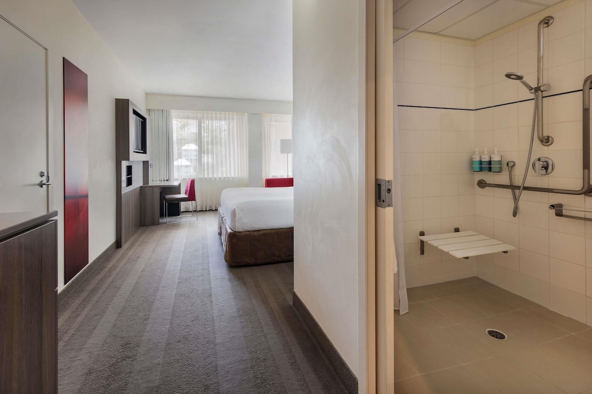 Superior Accessible Room, 1 King Bed