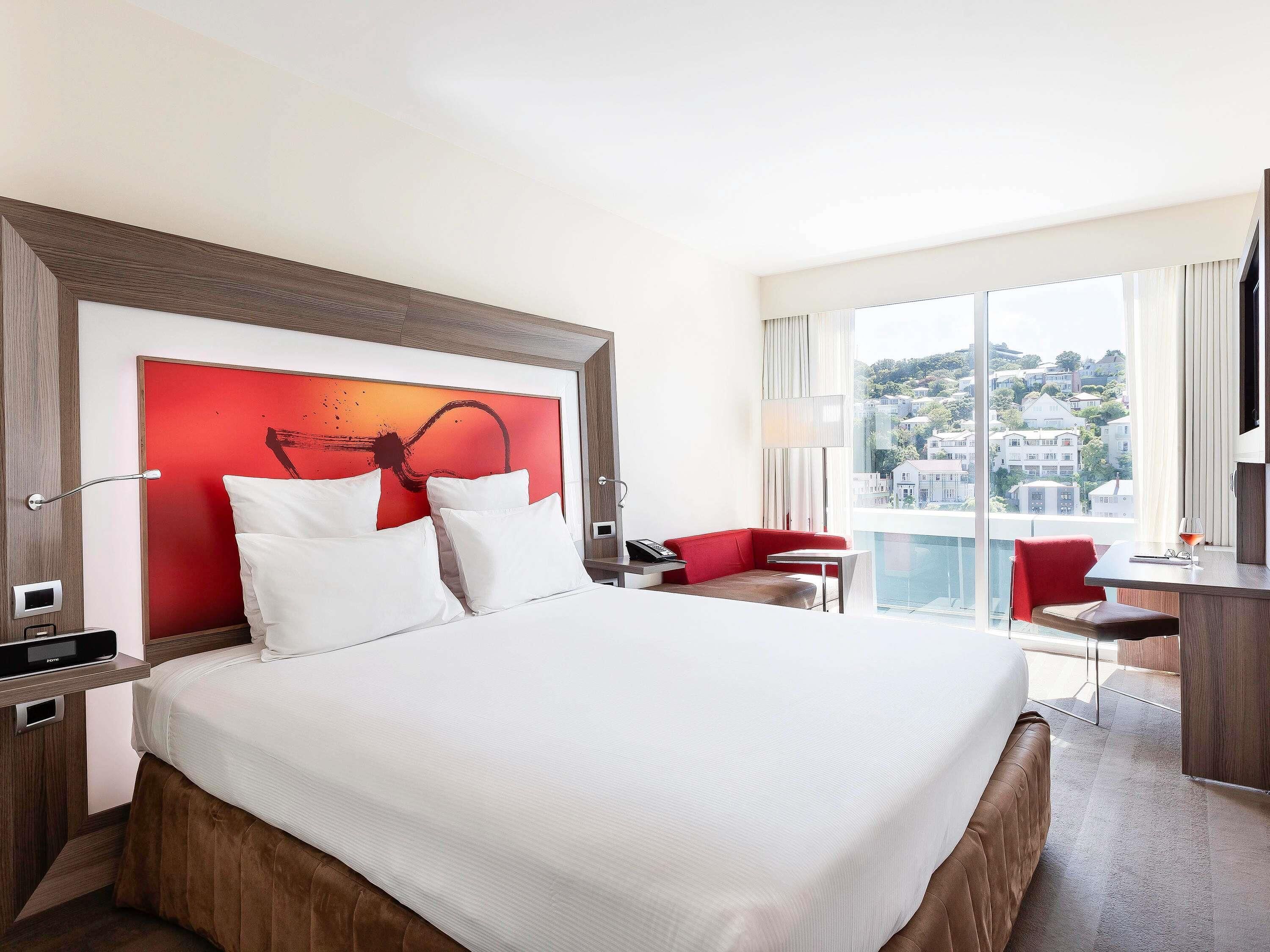 Habitació superior, 1 llit de matrimoni gran | Roba de llit d'alta qualitat, caixa forta a l'habitació i escriptori 