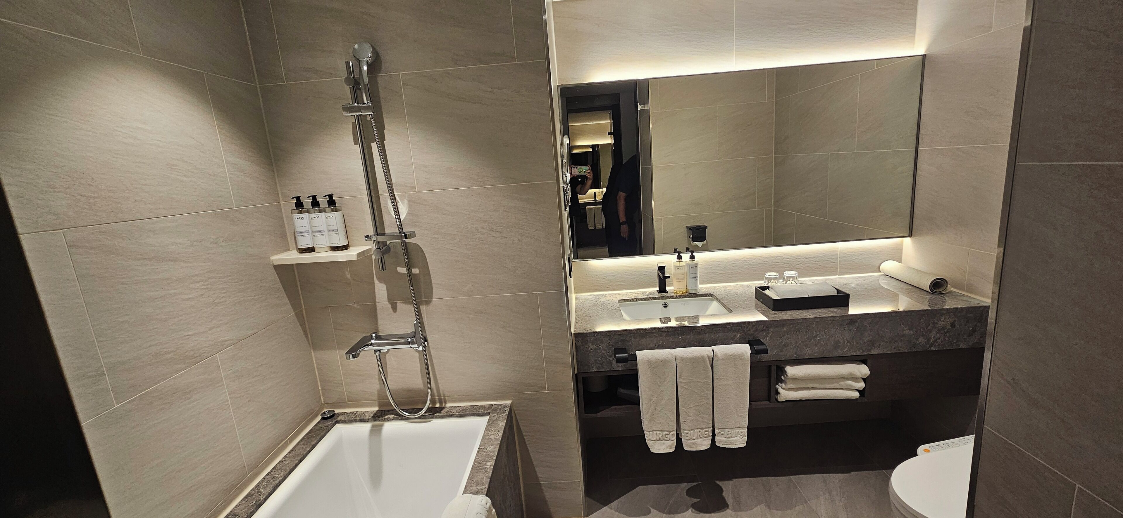 Deluxe Family Twin Room | Bathroom | Hair dryer, bathrobes, slippers, towels