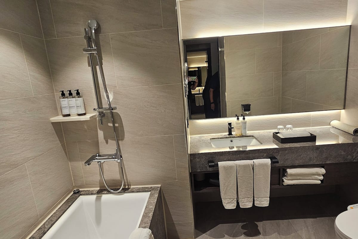 Deluxe Family Twin Room | Bathroom | Hair dryer, bathrobes, slippers, towels