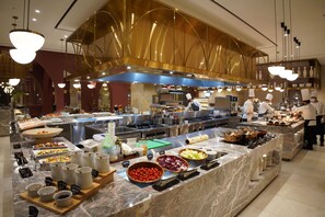Desayuno buffet todos los días (KRW 40000 por persona) 