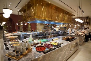 Daily buffet breakfast (KRW 36000 per person)