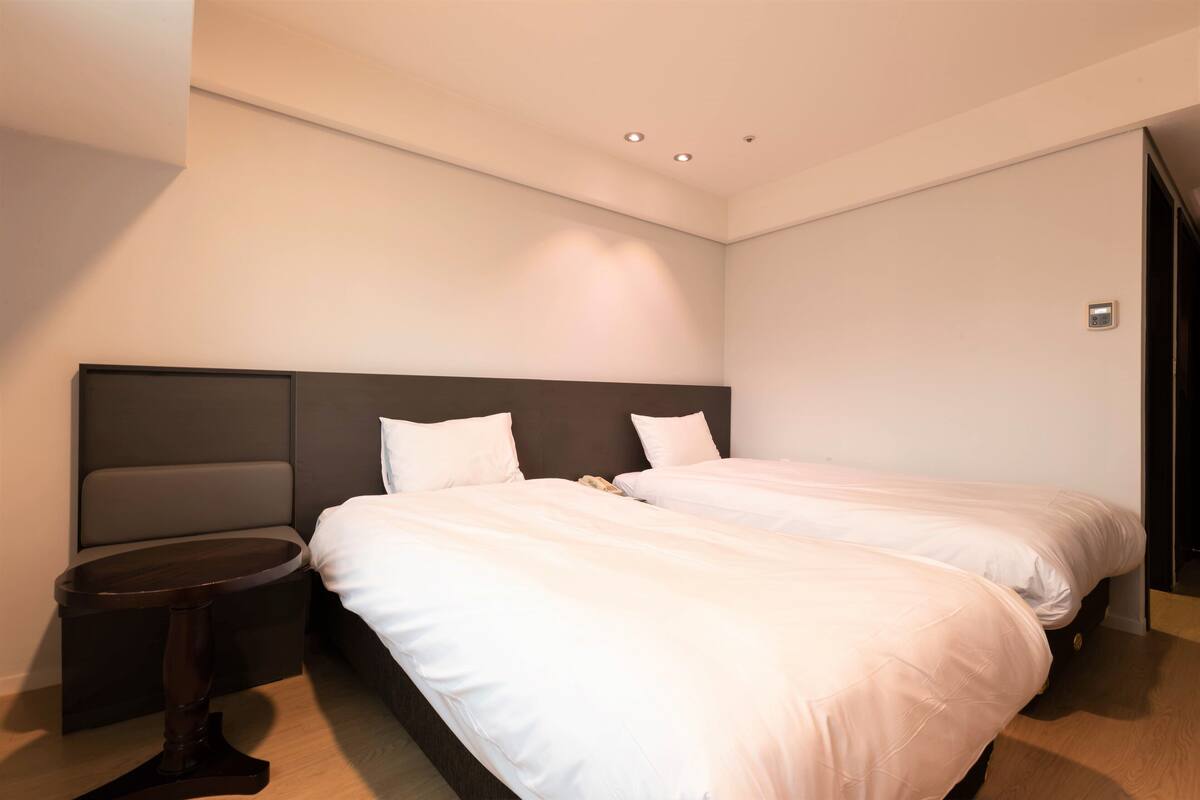Standard Twin Room | Down comforters, desk, blackout drapes, soundproofing