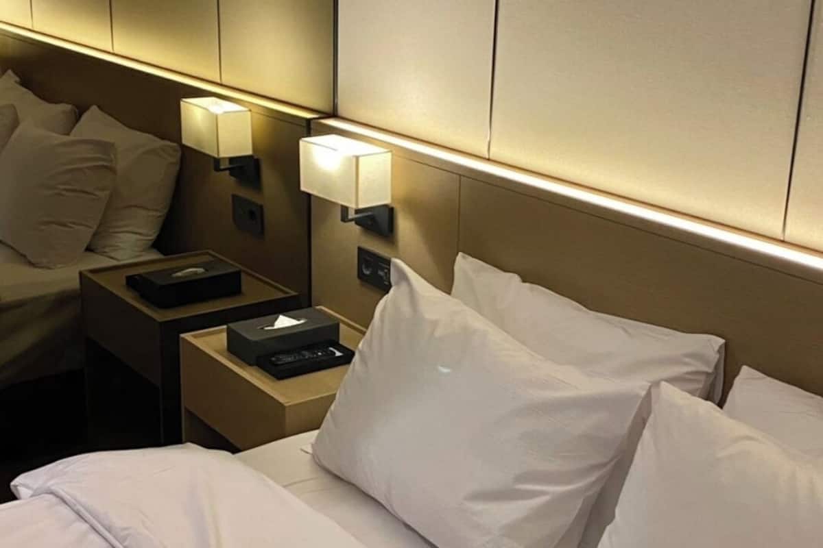 Down duvets, individually decorated, individually furnished, desk