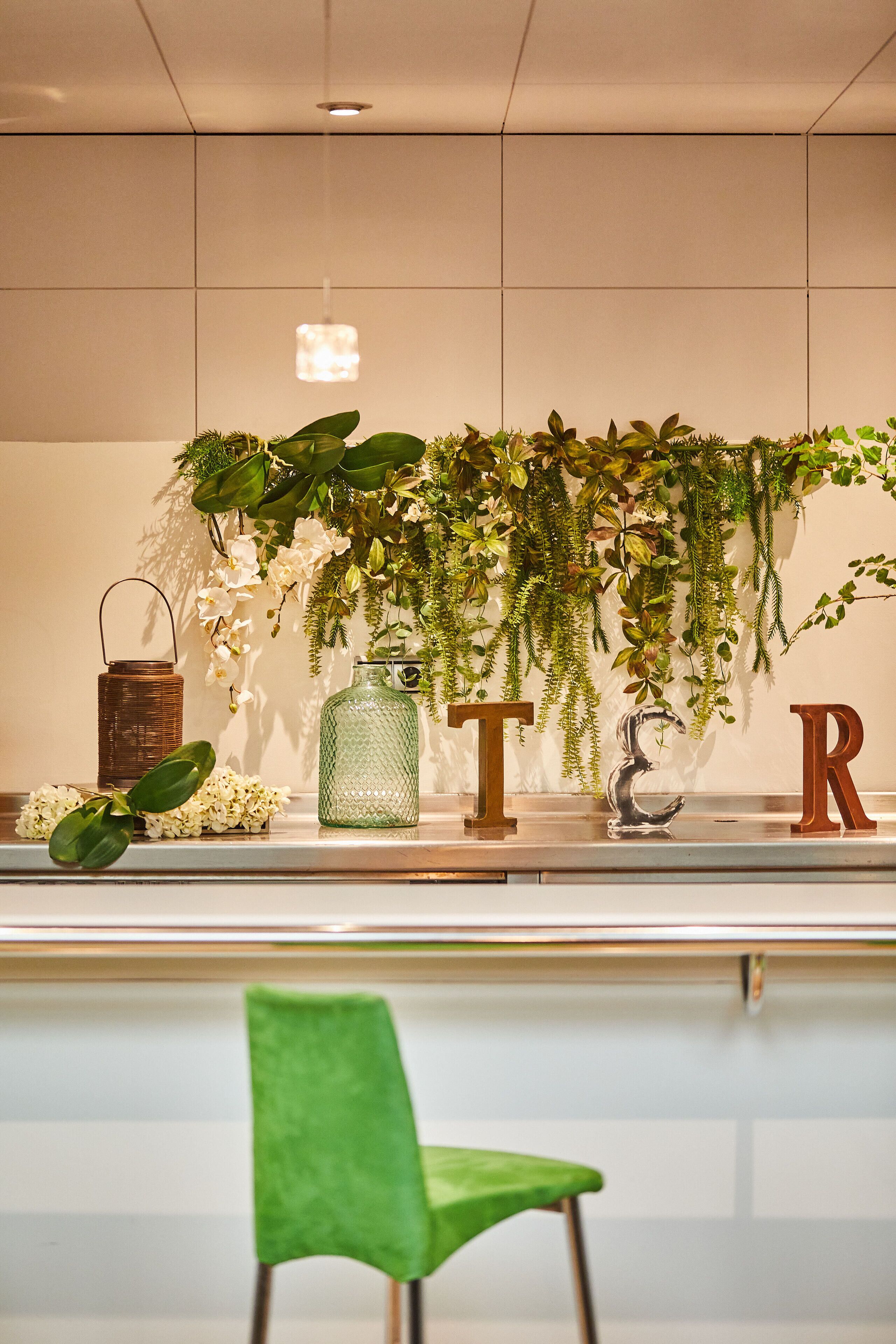 breakfast, lunch and dinner served