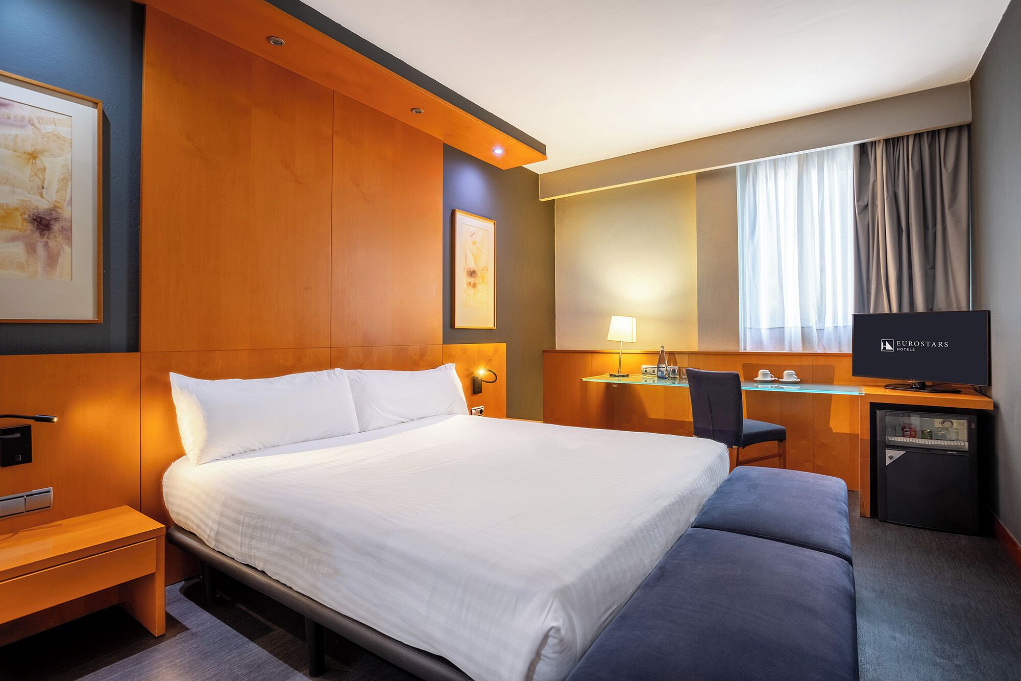 迷你吧、客房內保險箱、書桌、遮光布/窗簾