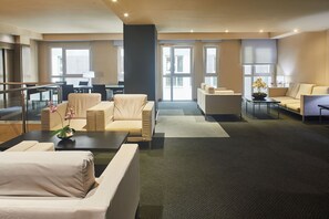 Silken Club | Living area