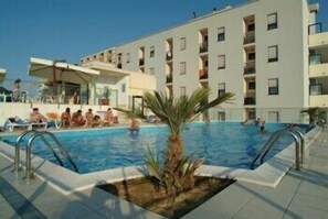 Outdoor pool, sun loungers