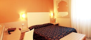 ミニバー、セーフティボックス (室内)、デスク、防音設備