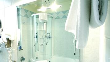 Doccia, set di cortesia gratuito, asciugacapelli, bidet
