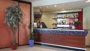 2 bars/lounges, poolside bar