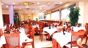 Lunch and dinner served, Italian cuisine