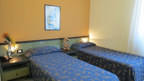 Quarto casal | Frigobar, cofres nos quartos, escrivaninha, quartos à prova de som