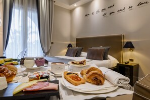 Kontinental frukost varje dag (EUR 12 per person)