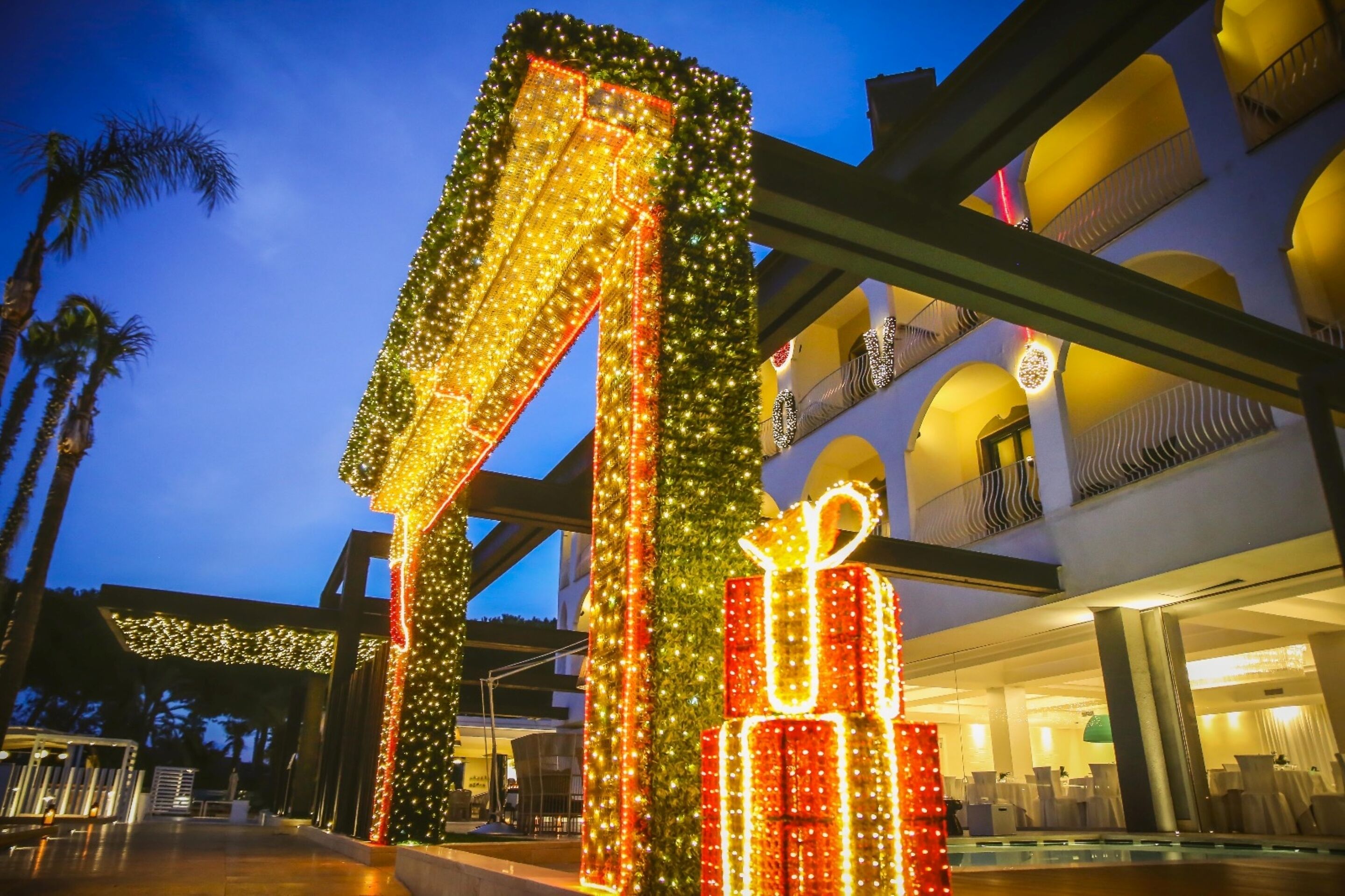 Facciata della struttura - sera/notte