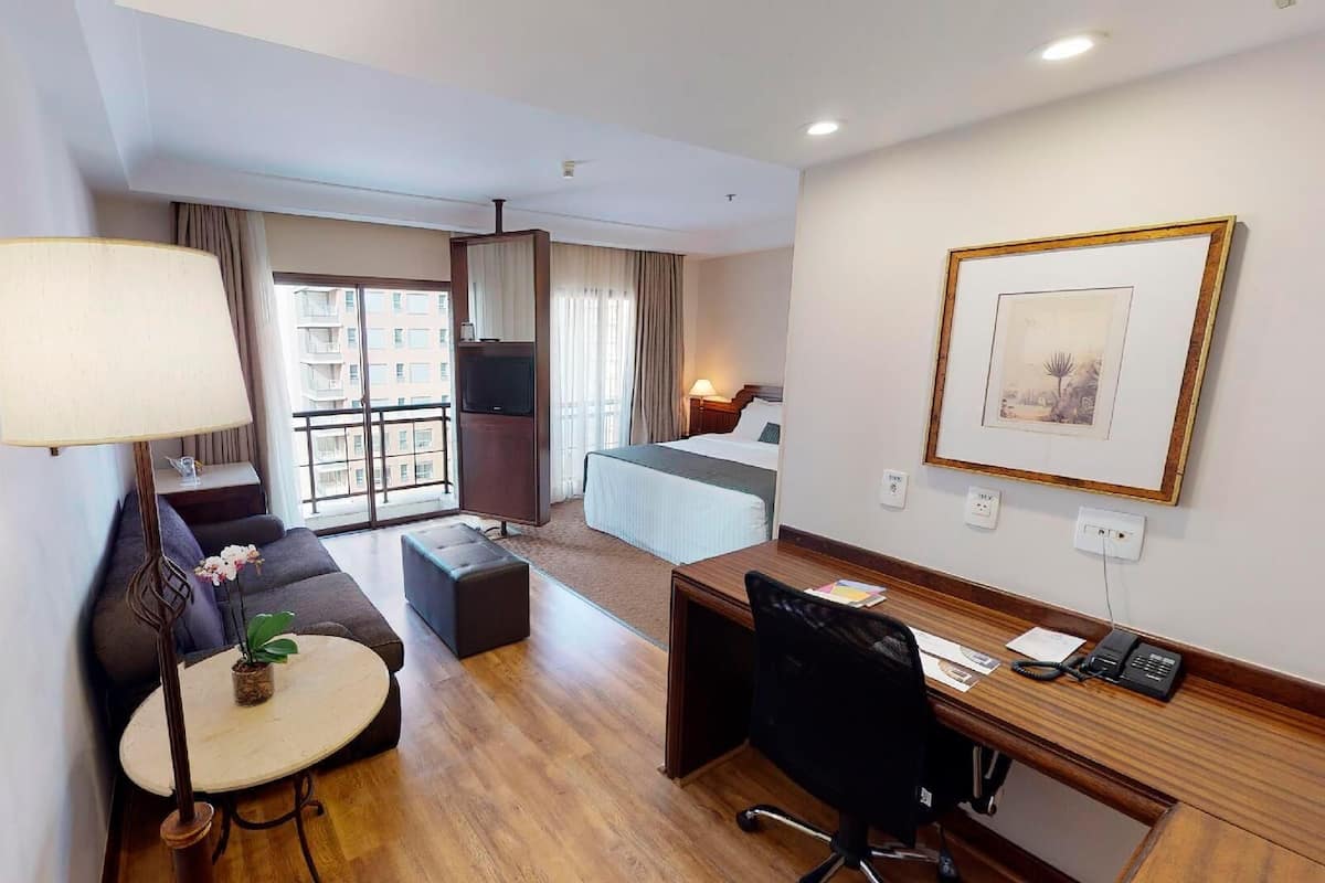 Minibar, caja fuerte, cortinas opacas y wifi gratis