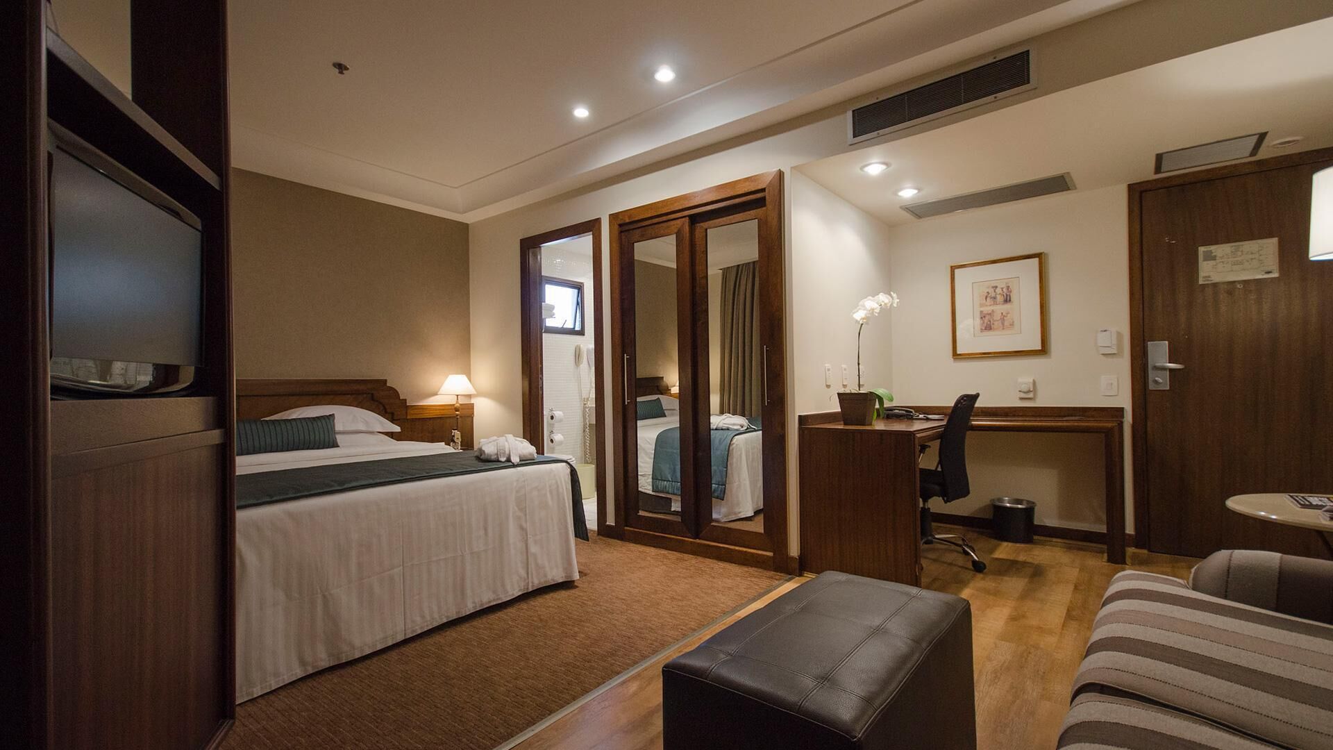 迷你吧、客房內保險箱、遮光布/窗簾、免費無線上網