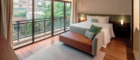 Comfort Studio Suite | Minibar, in-room safe, blackout drapes, free WiFi