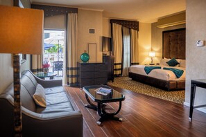 Egyptian cotton sheets, premium bedding, down duvets, pillow-top beds - The Inn At Fox Hollow Hotel (Woodbury)