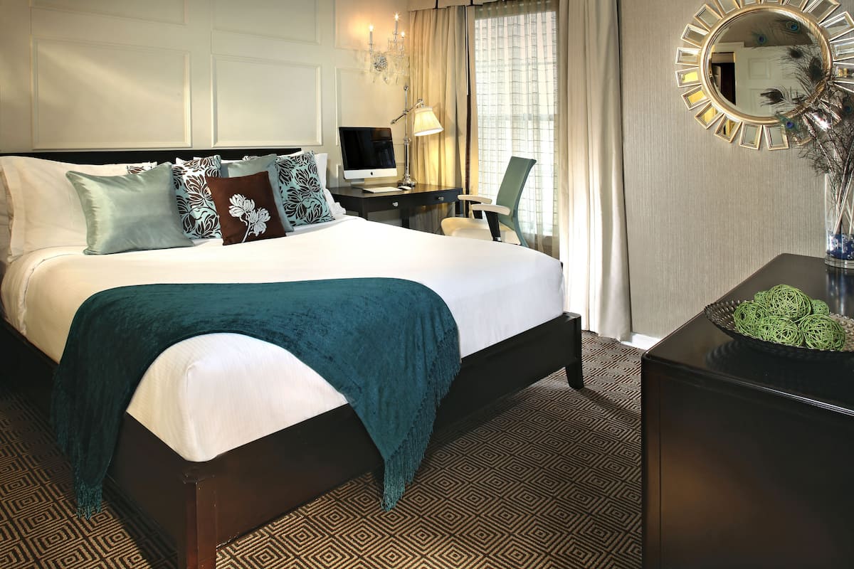 Deluxe Room, 1 King Bed | Egyptian cotton sheets, premium bedding, down comforters, pillowtop beds