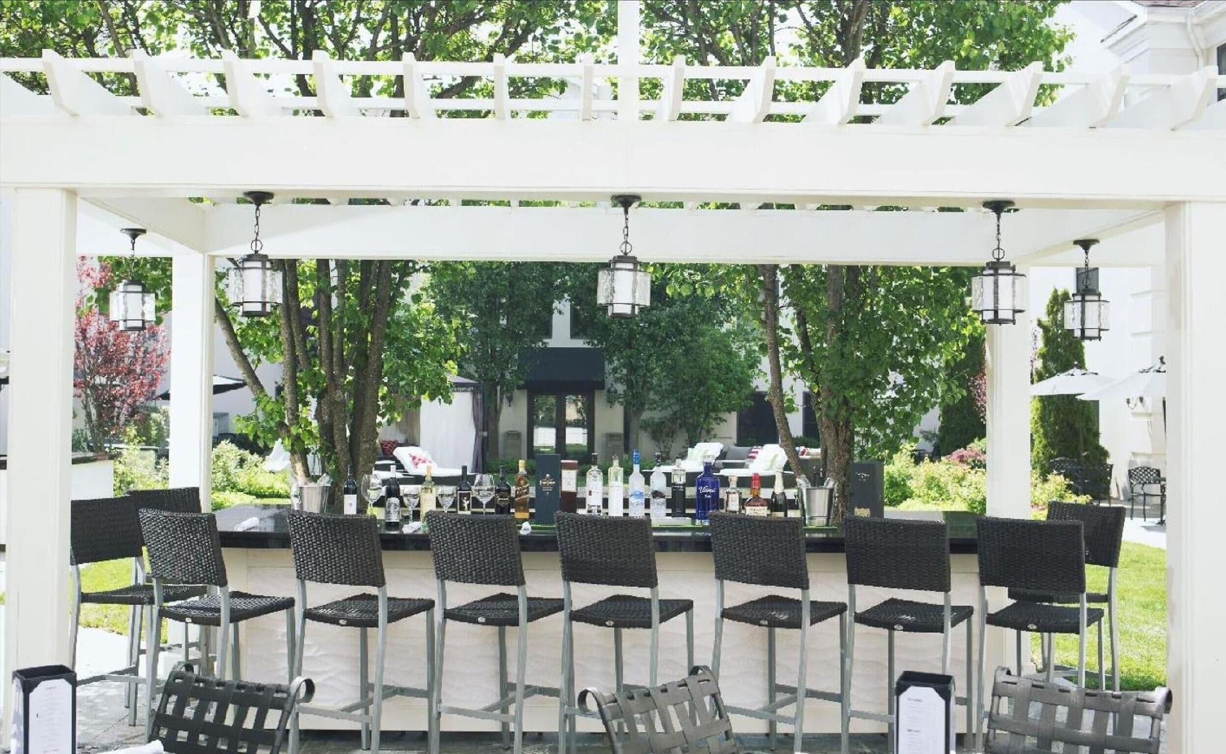 2 bars/lounges, wine bar