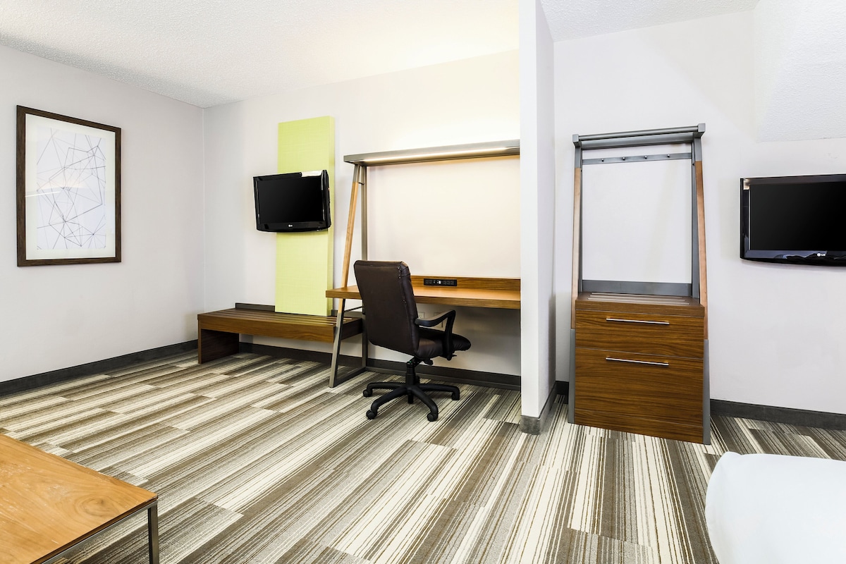 Standard Room, 1 King Bed with Sofa bed | Room amenity