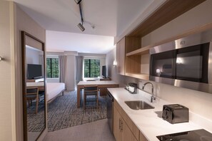 Suite Deluxe, 1 cama de matrimonio grande | Cocina privada | Frigorífico, microondas, placa de cocina y lavavajillas