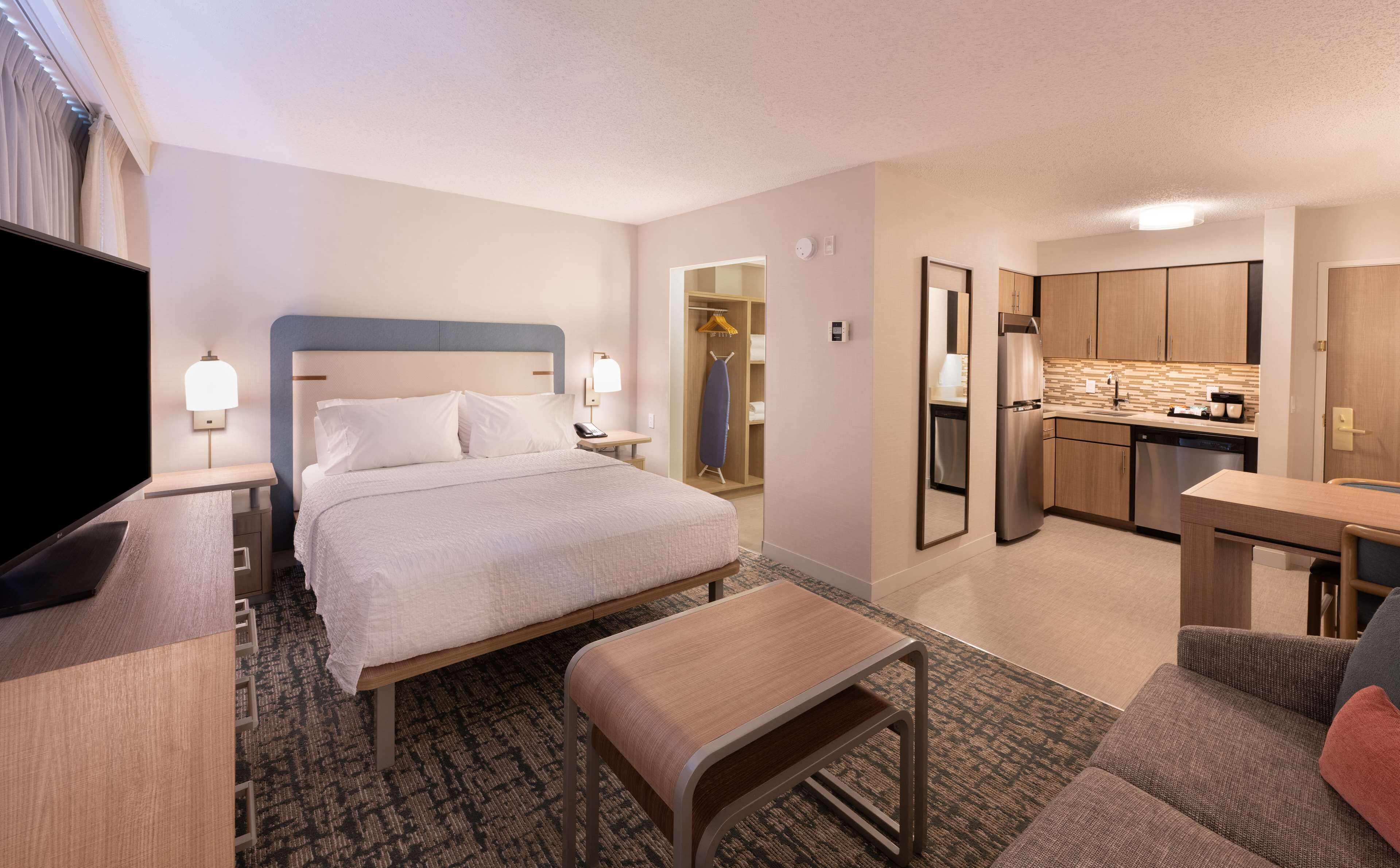 studio suite, 1 queen bed | private kitchen | fridge, microwave, stovetop, dishwasher