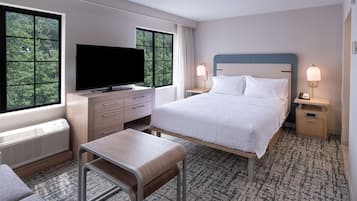 Studio Suite, 1 giường cỡ queen | Két bảo mật tại phòng, bàn, màn/rèm cản sáng, bàn ủi/dụng cụ ủi quần áo