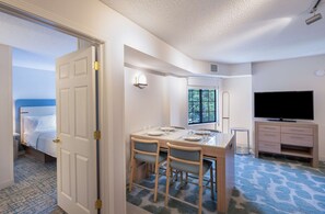 Suite, 2 Bedrooms (Washer & Dryer)