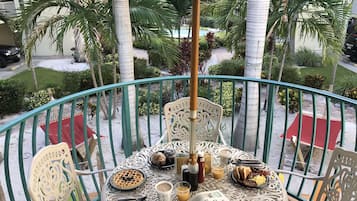Desayuno a la carta todos los días (con cargo)