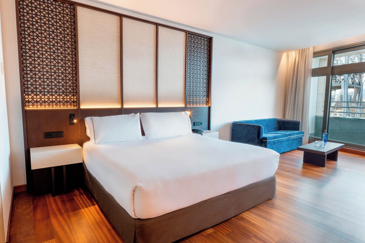 Quarto família | Roupas de cama premium, frigobar, cofres nos quartos, escrivaninha