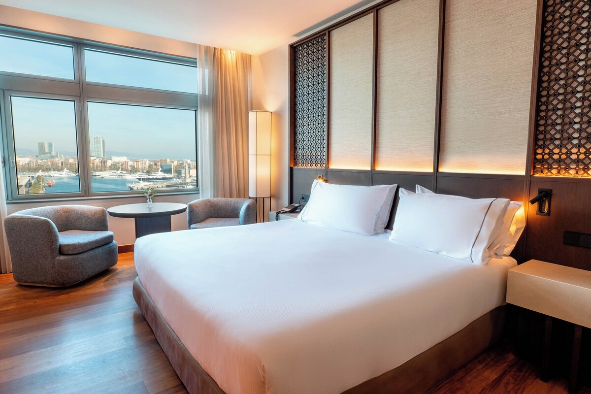 Quarto superior, vista para o mar | Roupas de cama premium, frigobar, cofres nos quartos, escrivaninha