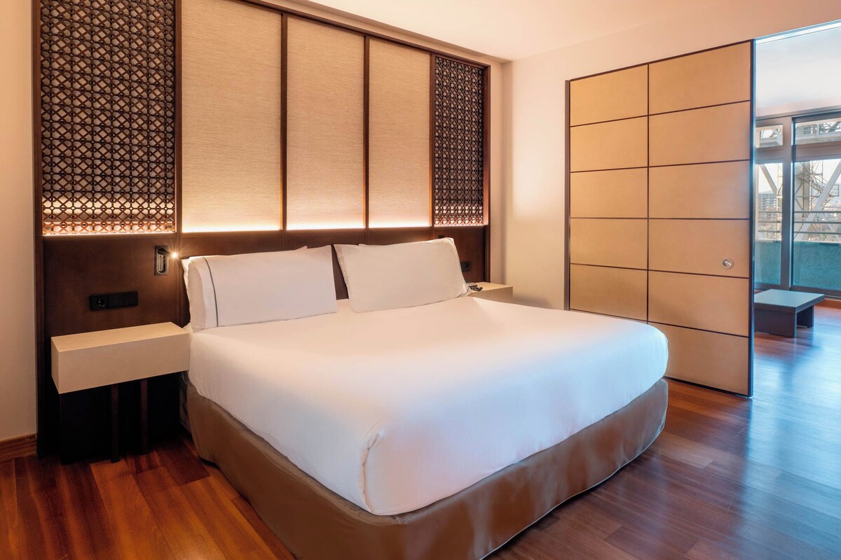 Suíte urbana (Quadruple) | Roupas de cama premium, frigobar, cofres nos quartos, escrivaninha