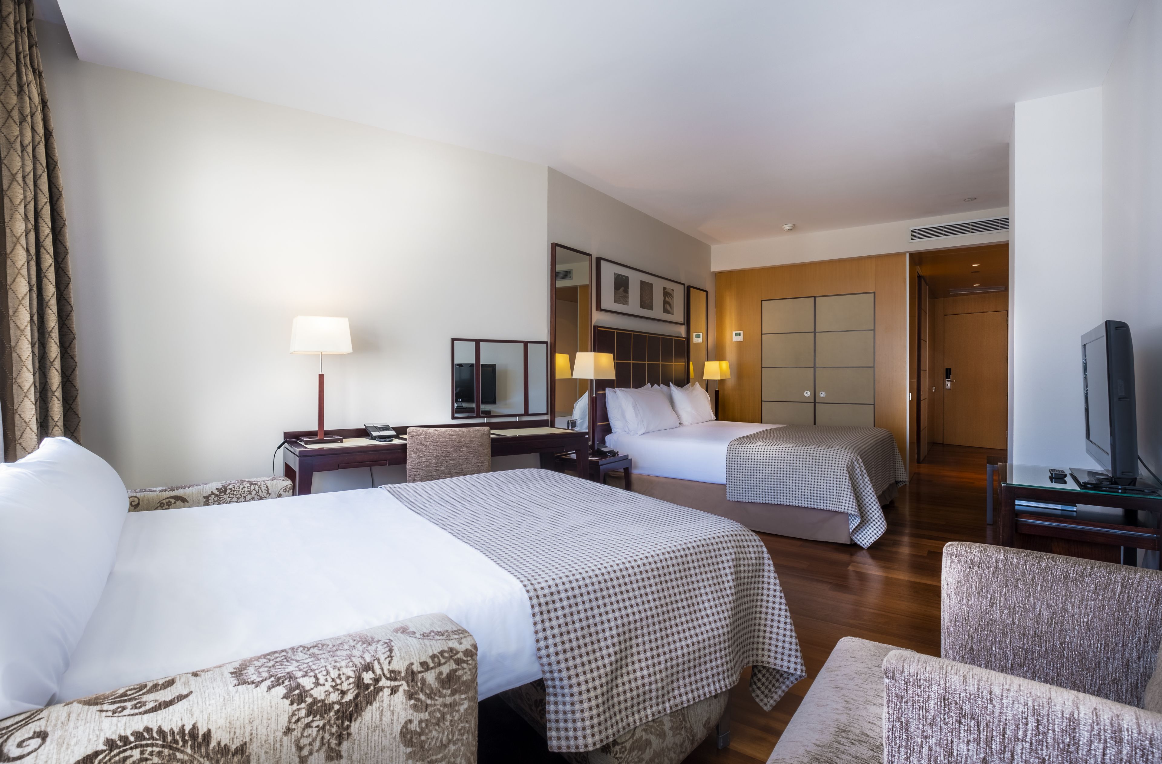 Literie de qualité supérieure, minibar, coffres-forts dans les chambres