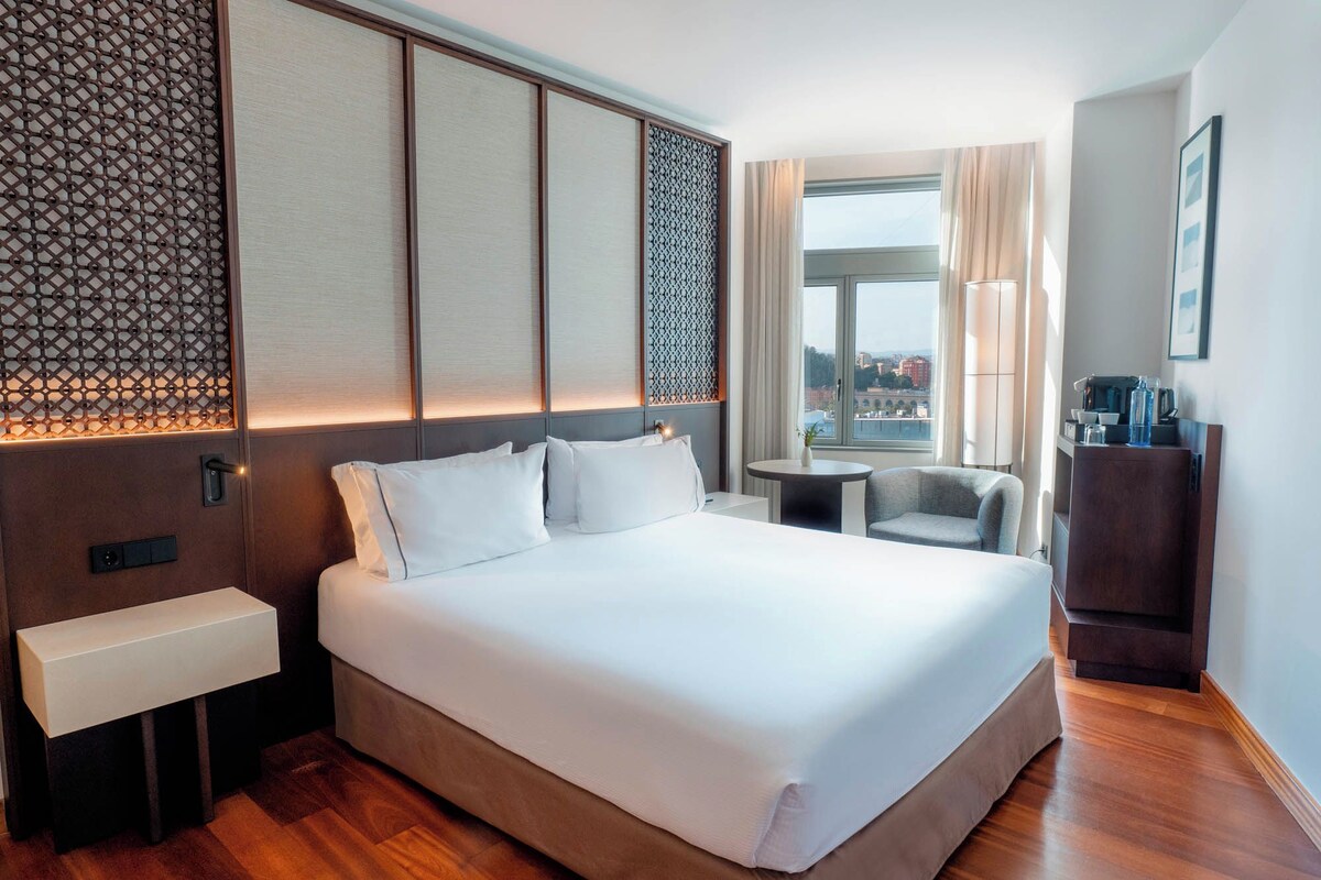 Quarto superior | Roupas de cama premium, frigobar, cofres nos quartos, escrivaninha