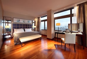Suite Grand | Biancheria da letto di alta qualità, minibar, una cassaforte in camera