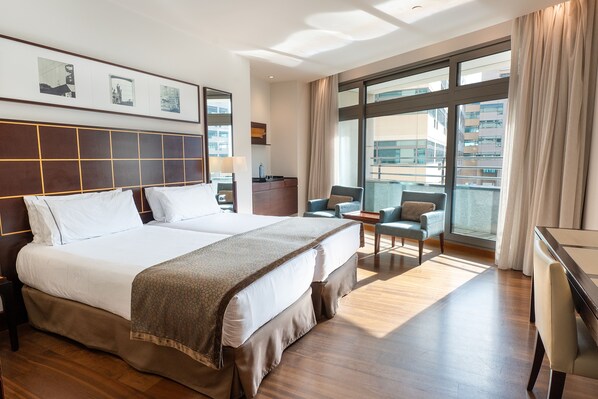 Habitación Premier | Ropa de cama de alta calidad, minibar, caja fuerte